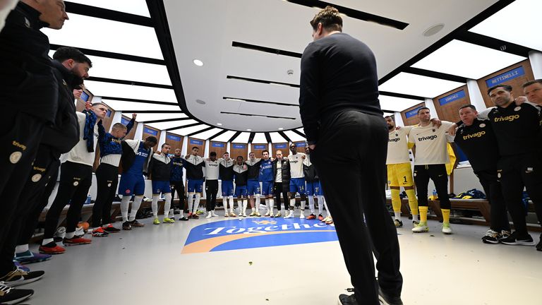 Mauricio Pochettino, Pengurus Chelsea, bercakap dengan pemainnya di bilik persalinan sebelum perlawanan Akhir Piala Carabao antara Chelsea dan Liverpool di Stadium Wembley pada 25 Februari 2024 di London, England