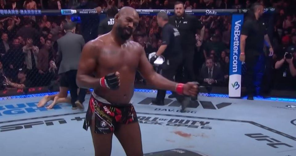 Juara UFC Jon Jones melakukan tarian di Madison Square Garden