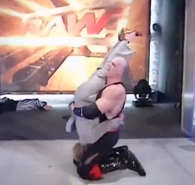 Ikon gusti Kane pernah melakukan piledriver batu nisan ke atas isteri pengasas WWE Vince