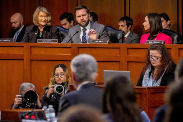 FAIL – Senator JD Vance, R-Ohio, pusat bercakap semasa...