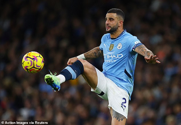 Kyle Walker diberi kebebasan di sebelah kanan namun dia mempamerkan satu lagi persembahan yang mengecewakan