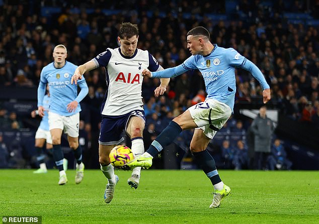 Ben Davies adalah pemain tengah sementara tetapi pemain Wales itu mempamerkan aksi cemerlang untuk Spurs