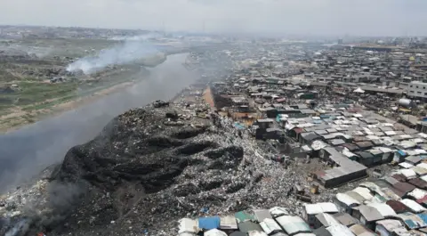 Tangkapan dron tempat pembuangan Agbobloshie.