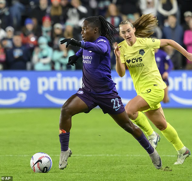 Banda, yang dilihat bermain untuk Orlando Pride dan berlari melepasi Tara McKeown dari Washington Spirit Sabtu lalu, mengucapkan terima kasih kepada pengundi, keluarga dan rakan sepasukannya kerana membantunya memenangi Piala BBC.