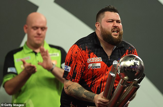 Setahun sebelumnya, van Gerwen mengalami kekecewaan yang lebih besar apabila dia tewas kepada Michael Smith.