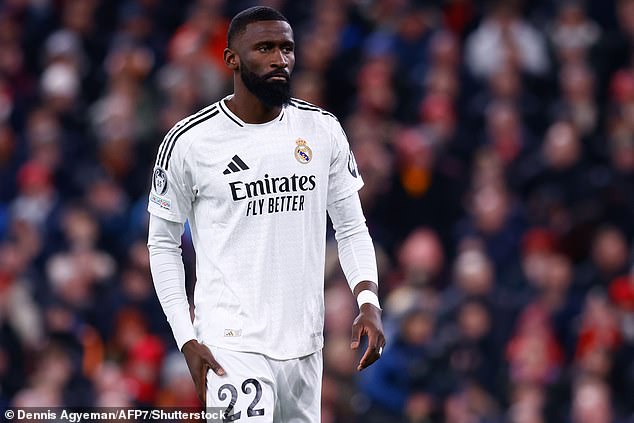 Antonio Rudiger terus sibuk ketika Liverpool menemui lubang di pertahanan Real Madrid dengan mudah.