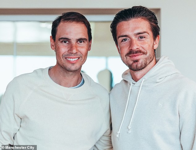 Legenda tenis yang baru bersara itu berkongsi foto dengan penyerang City dan England, Jack Grealish.