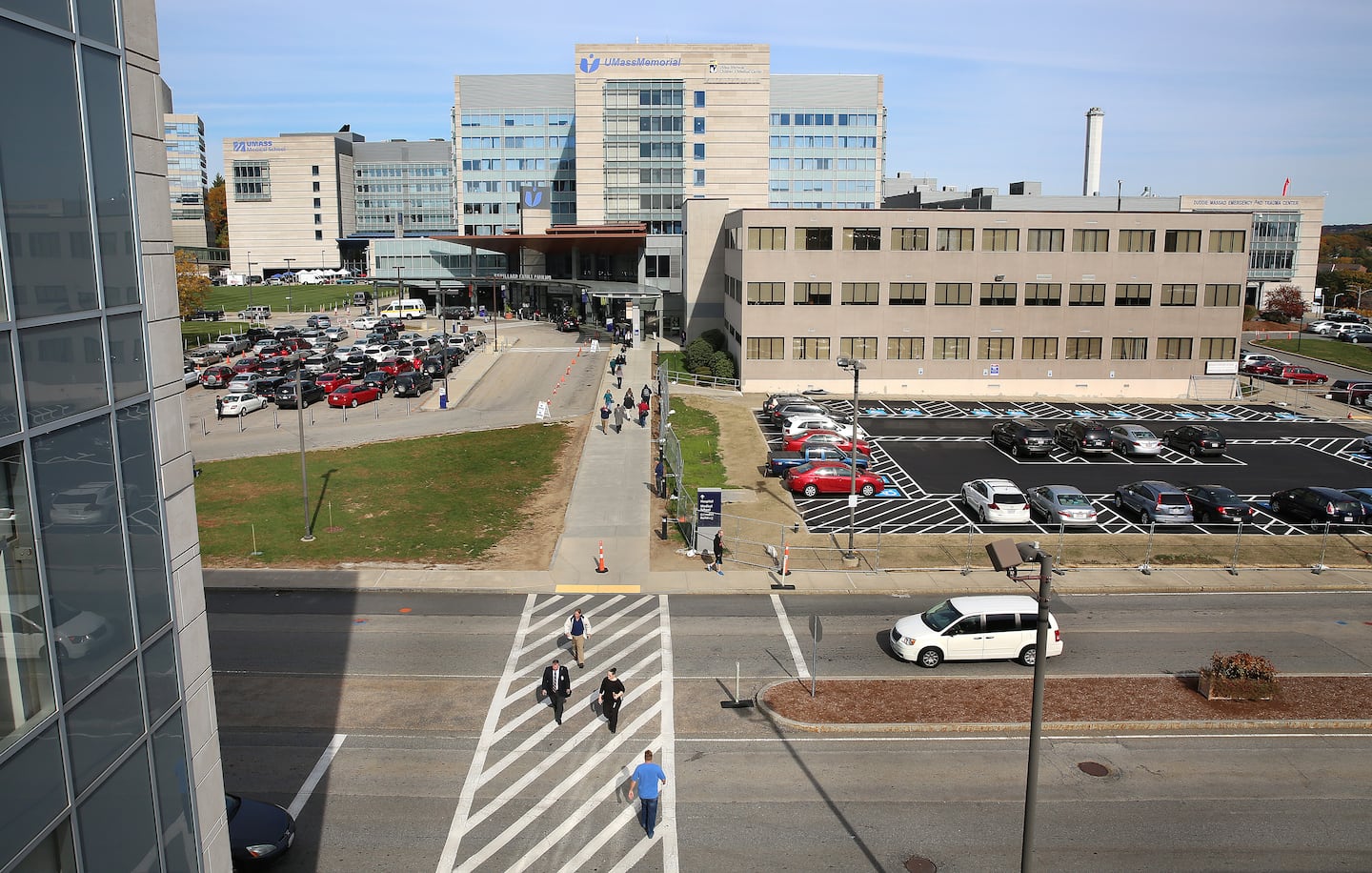 Pemandangan Pusat Perubatan Memorial Universiti Massachusetts di Worcester pada tahun 2015.