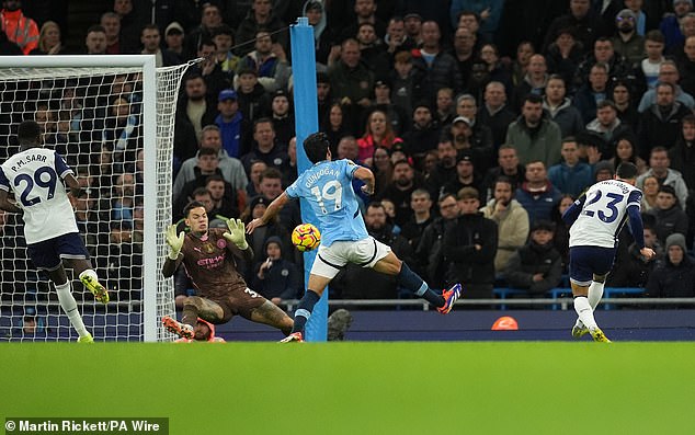 Pedro Porro menjaringkan gol untuk Spurs hujung minggu lalu, berlumba 30 ela dari bola tanpa tanda.