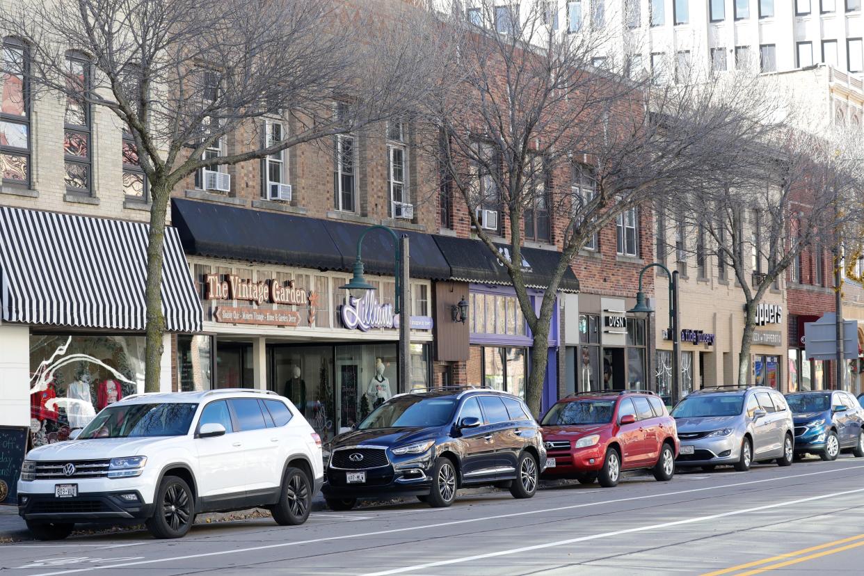 Terdapat banyak pilihan membeli-belah untuk dipilih daripada Perniagaan Kecil yang akan datang ini. Digambarkan beberapa kedai di pusat bandar di Appleton, Wisconsin pada 17 November 2023.