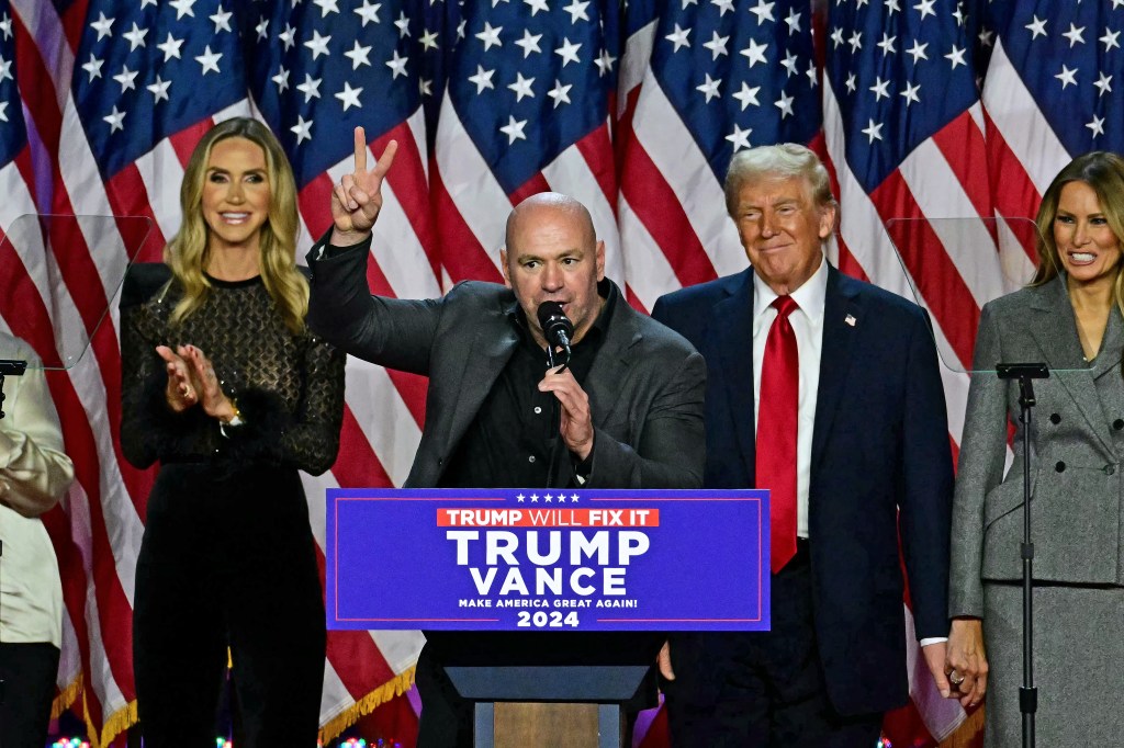 Dana White, Ketua Pegawai Eksekutif Ultimate Fighting Championship, bercakap pada acara malam pemilihan bekas Presiden AS Donald Trump di West Palm Beach, Florida, 2024.