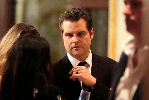 Matt Gaetz bercakap sebelum Presiden terpilih Donald Trump bercakap semasa gala Institut Dasar Pertama Amerika di ladang Mar-a-Lagonya, Khamis, 14 Nov. 2024, di Palm Beach, Fla. (AP Photo/Alex Brandon)