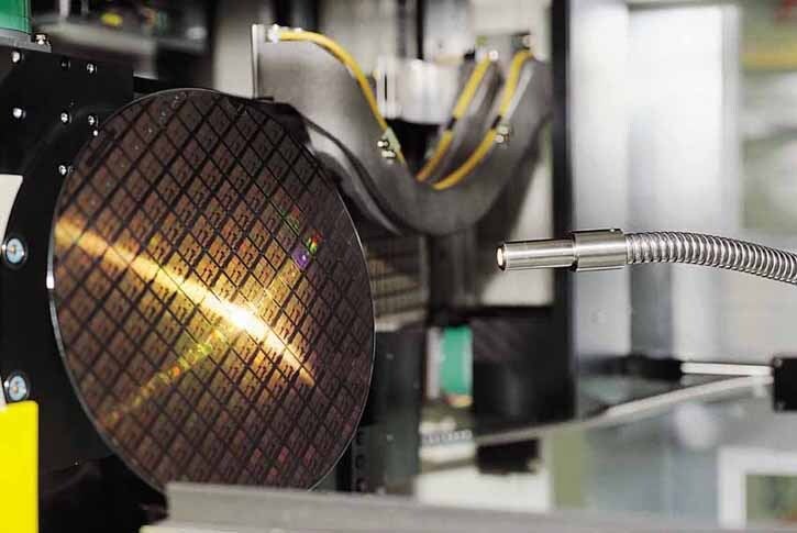 Wafer silikon yang digunakan untuk menghasilkan chipset.